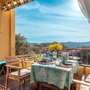 L'odyssee Provencale, Un Duplex De Charme De 2 Au Pied Du Village Medieval De Bormes-les-mimosas, Offrant Des Prestations De Gamme Et Superbe Vue Sur Le Massif Des Maures , Bormes-les-Mimosas France
